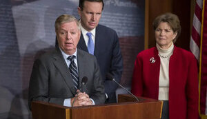 US senators warn Ukraine against undermining anti-corruption progress