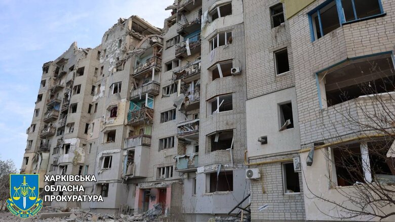 Пошкоджений російським обстрілом будинок в Куп'янську