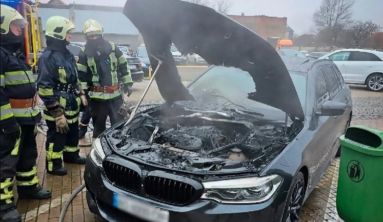 BMW відкликає понад півмільйона авто через ризик пожежі