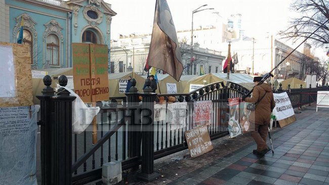 Палаточный городок сторонников Саакашвили возле Рады 02