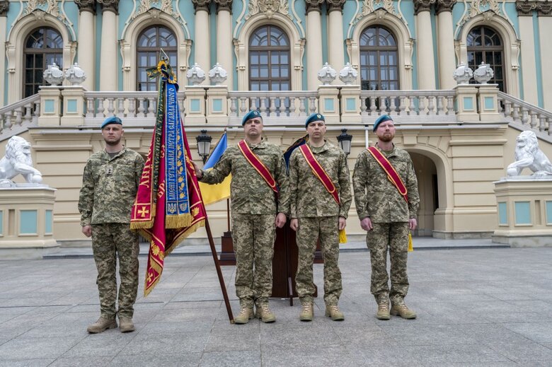 Зеленский наградил военных