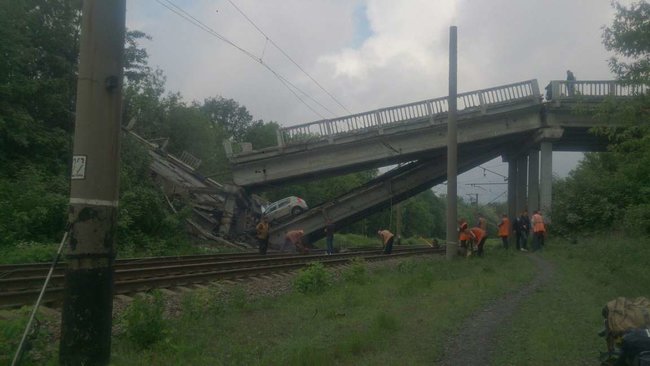 Міст, який сполучав окуповані Хрустальний та Луганськ, знищено вибухом 01