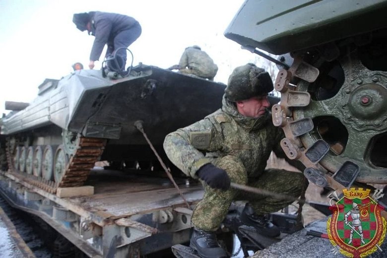 Россия перебрасывает войска в Беларусь 06