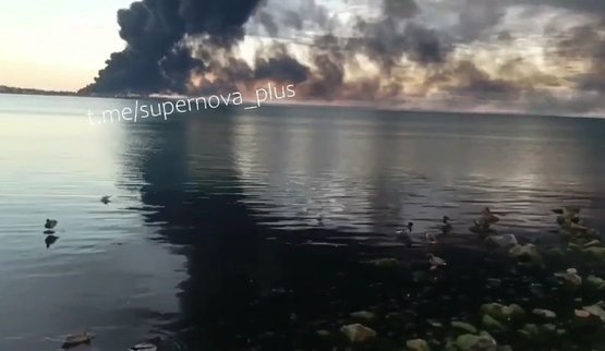 Oil depot in Feodosia on fire