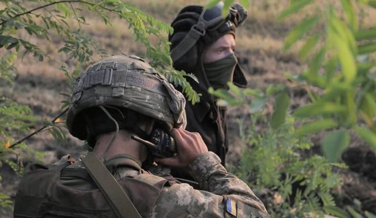 Russian paratrooper complains about conditions in dugout "There are four corpses here. Stench is terrible, but there is nothing to do". VIDEO