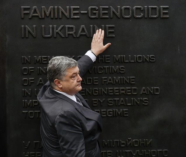 Порошенко вшанував память жертв Голодомору біля меморіалу у Вашингтоні 03 Порошенко вшанував память жертв Голодомору біля меморіалу у Вашингтоні 03