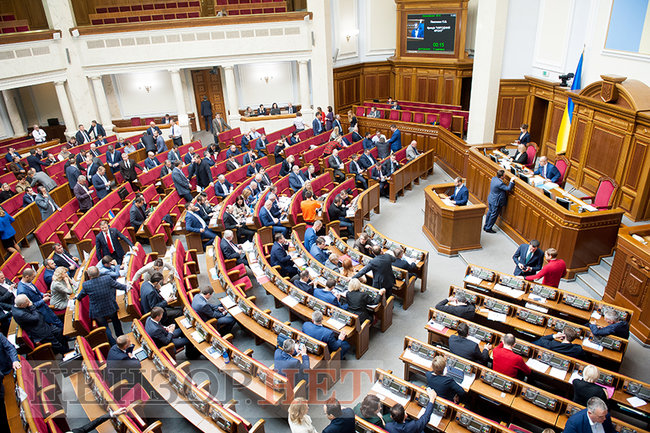 Закон об упрощенном гражданстве для иностранцев-воинов и нарушитель дресс-кода Лещенко, - рабочий день Рады 2 октября 01