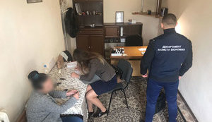 Руководитель РАГС на Тернопольщине требовала от иностранца $1 тыс. за дубликат свидетельства о рождении сына. ФОТО