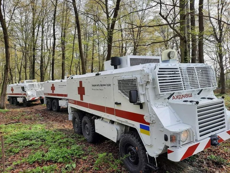 Украина получила еще 23 скорых от международных партнеров 01