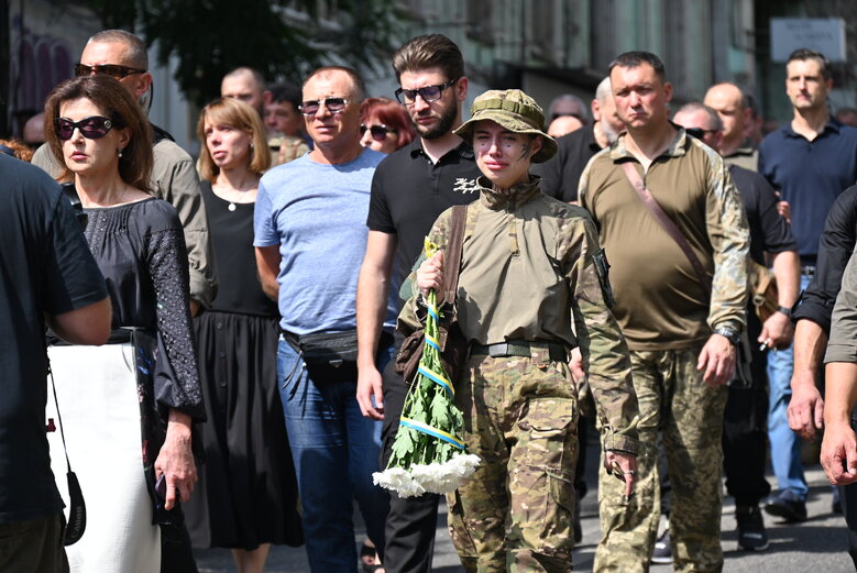 Із полковником, депутатом Київради від ЄС Сергієм Ільницьким (Сокіл), який загинув у бою проти рашистів у лавах піхоти 28 ОМБр, попрощалися в Києві 38
