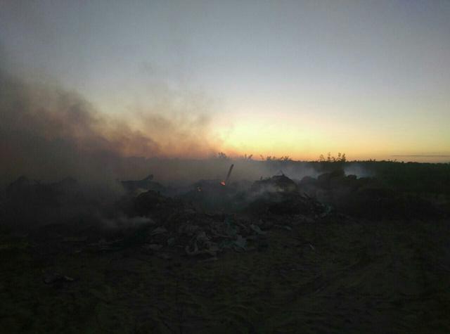 Під Києвом спалахнуло звалище - рятувальники ліквідовують займання 02