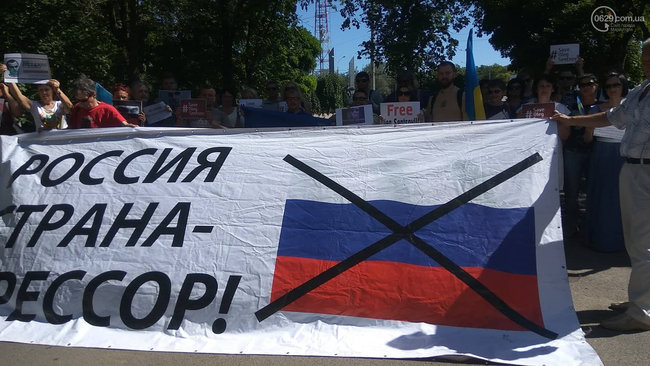 В поддержку Олега Сенцова митинговали в Мариуполе 11