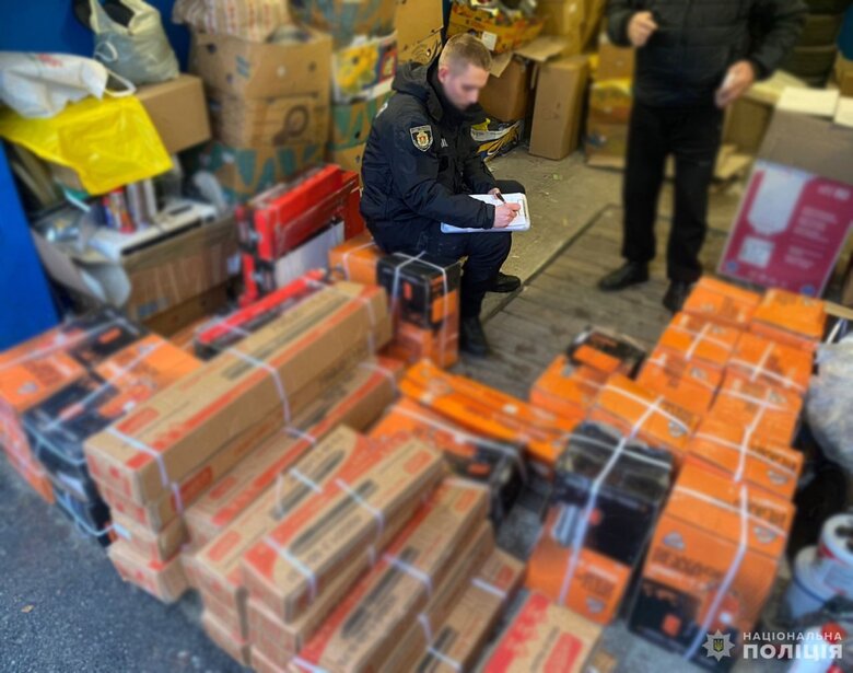 Крали з вантажівок майно, яке призначалося військовим та жителям деокупованих територій: На Кіровоградщині затримали підозрюваних 04