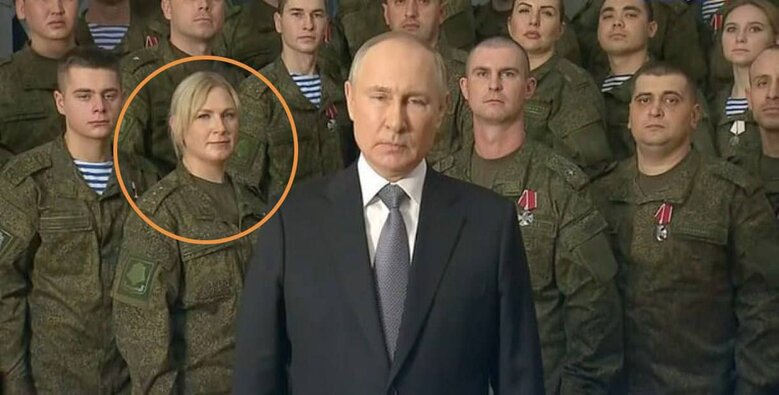 Putin read address against background of security personnel disguised as military personnel 01