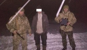 Житель Луганщини на "КамАЗі" без номерів намагався вивезти в Росію 2 тонни горіхів на 400 тисяч гривень, - Держприкордонслужба. ФОТОрепортаж