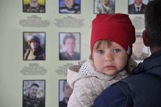Ко Дню матери на Михайловской площади прошла панихида по погибшим в АТО 09