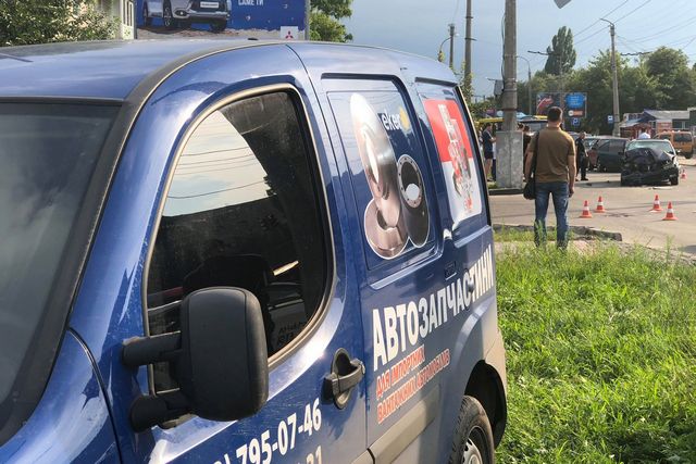 Кривава ДТП у Черкасах: дружину і сина втратив співробітник поліції, особу ймовірного винуватця встановлено 03