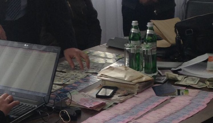 Cherkasy region police chief and Internal Affairs Academy director nabbed for bribery. PHOTOS