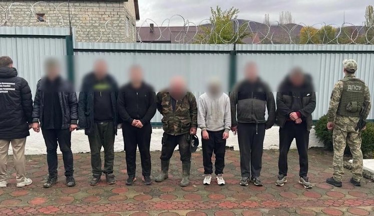 Пограничники задержали 7 правонарушителей, которые хотели пересечь границу и попасть в Румынию. ВИДЕО