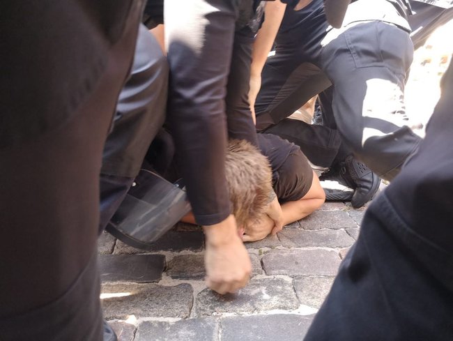 На Аллее Героев Небесной Сотни снесли декорации ко Дню Независимости: есть задержанные (Обновлено) 10