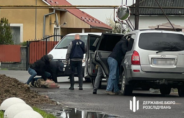 Військовий посадовець вимагав гроші у підлеглих