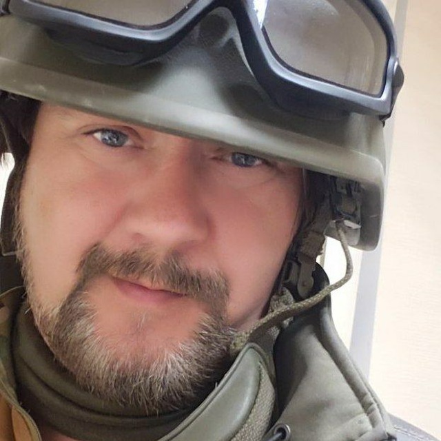 Боєць ЗСУ, байкер, режисер Євгеній Смирнов: Я б не хотів поруч із собою в окопах бачити людину, яку силоміць відправили на війну. Я б не зміг їй довіряти, а на війні без довіри неможливо 03