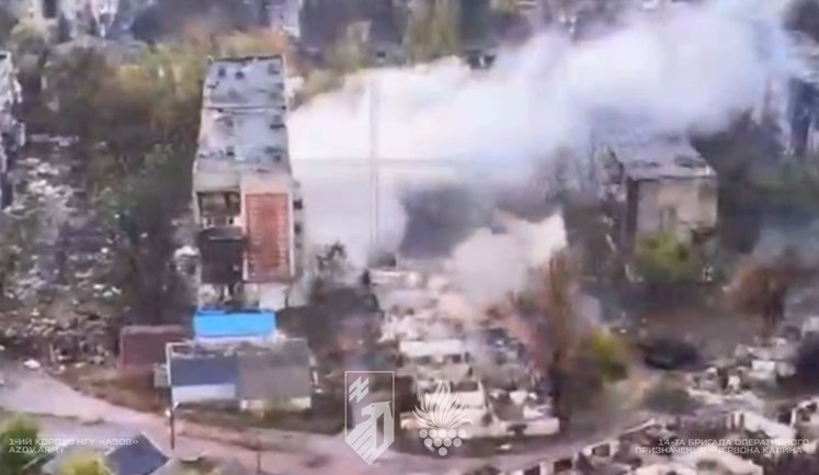 Український танк 14‑ї бригади "Червона Калина" розніс будівлю з рашистами всередині. ВIДЕО