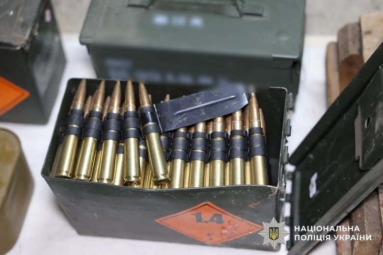 Канал нелегальной продажи оружия ликвидировали в Украине: что известно?