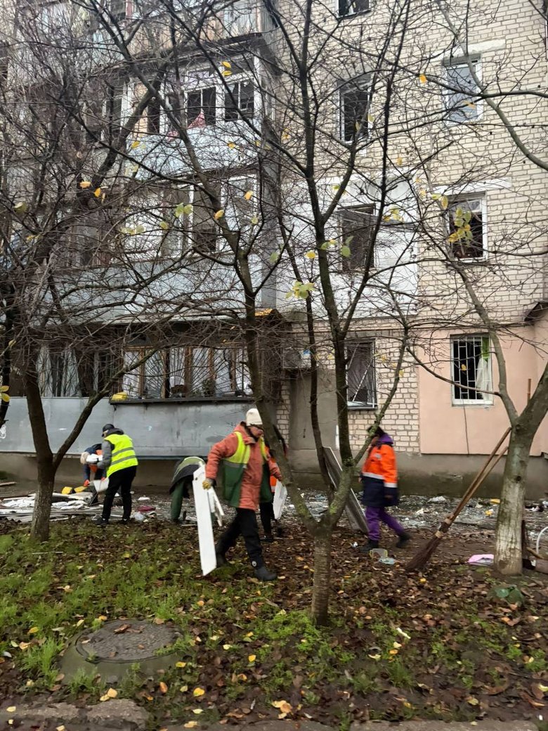 Одеса знову зазнала інтенсивної атаки ворожих безпілотників, постраждало 6 людей.