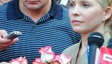 Тимошенко: В ухе у судьи суфлер из АП. Это фемида с упаковкой денег в руке