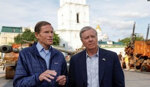 Senators Richard Blumenthal and Lindsey Graham in Kyiv
