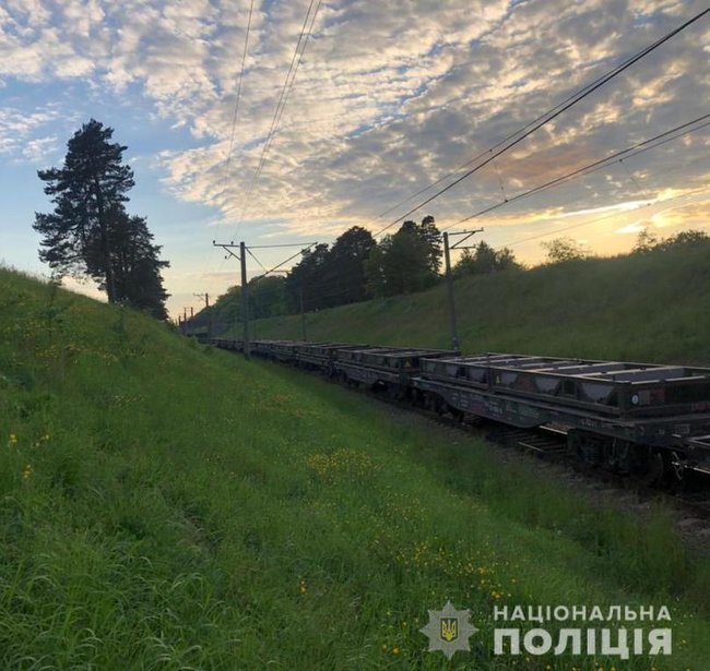 Переходила пути в наушниках: поезд насмерть сбил 33-летнюю женщину на Львовщине 01