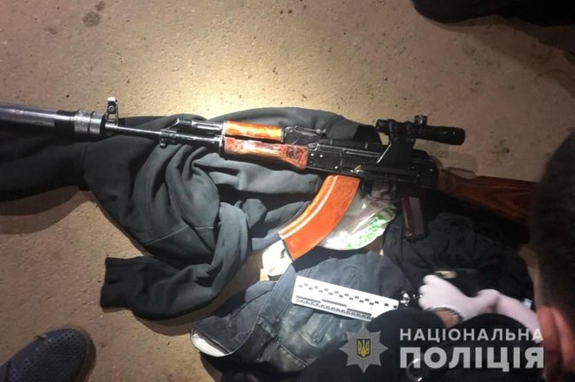 Автомобиль с двумя ехавшими на дело киллерами случайно остановили ивано-франковские полицейские 02