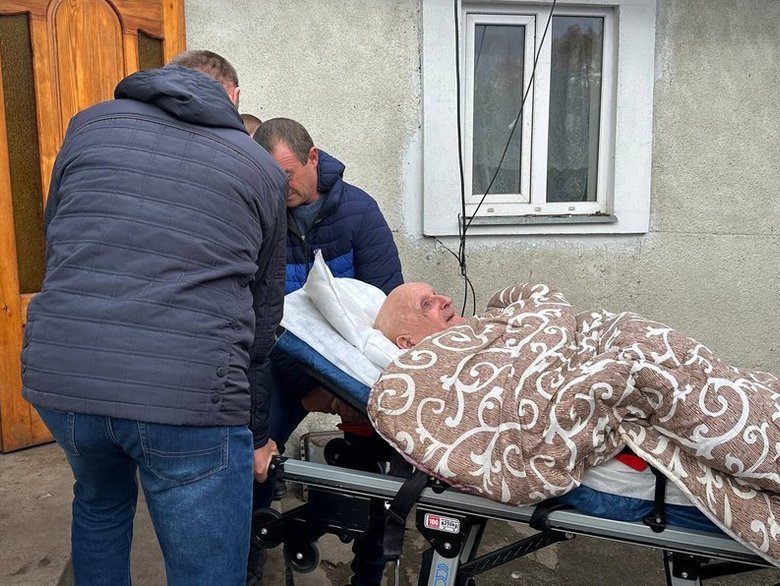 Чоловіка, який єдиний доглядав за хворим батьком, мобілізували Йосип Маліцький. Фото: Суспільне