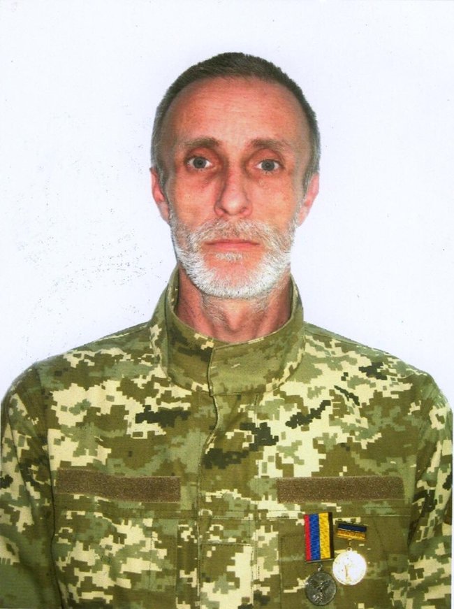 Меморіальну дошку загиблому на Донбасі воїну Владиславу Локтіонову відкрили в Дніпрі 02