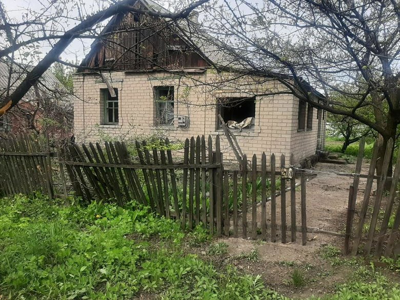 Russian troops are shelling entire front line in Donetsk region 04