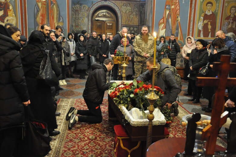 Зі столичним екскурсоводом та воїном Сергієм Мироновим, який загинув у бою з окупантами, попрощалися у Києві 03