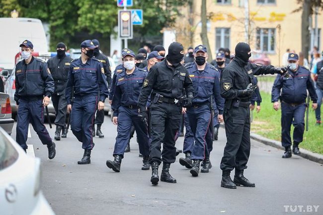 У Мінську студенти вийшли на протест: почалися затримання 03
