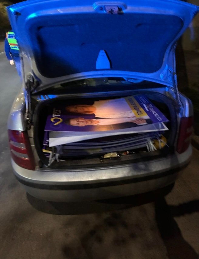 фейкові плакати партії 