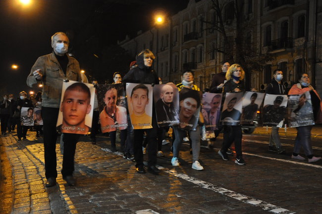 Свободу вязням Кремля: у Києві відбувається акція на підтримку полонених та безвісти зниклих українців 24