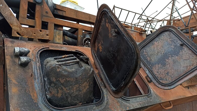 Танк, БМД та Тигр: В центрі Києва відкрилась виставка демілітаризованої техніки російських окупантів 16