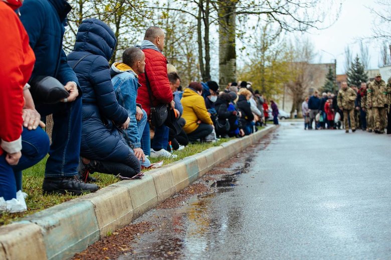На Дніпропетровщині попрощалися із 29-річним десантником Вячеславом Дімовим, який загинув, виконуючи бойове завдання у Запорізькій області 03