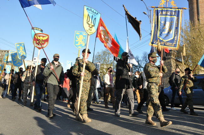 У центрі Києва відбувся марш вишиванок на честь дивізії СС Галичина 12