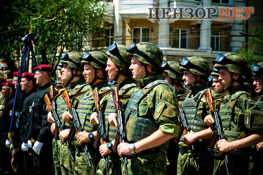 Третя річниця визволення Маріуполя - парад захисників міста 11