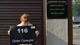 Активисты проводят одиночные пикеты в поддержку Сенцова под администрацией Путина. ФОТОрепортаж