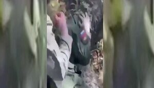 Православний окупант б’є свого побратима-мусульманина і встановлює йому графік молитов: "Да, за#бал ты своим Аллахом! Будешь молиться, когда мы скажем!". ВIДЕО