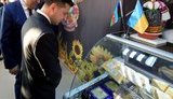 "Смачно по-українськи!" - Зеленський показав українські продукти в магазині в центрі Баку. ФОТО