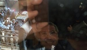 Оппозиционных депутатов не пускают в Киевсовет: "Изнутри скалится "регионал" Лукьянов". ФОТО