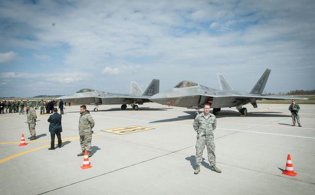 самолет истребители f-22
