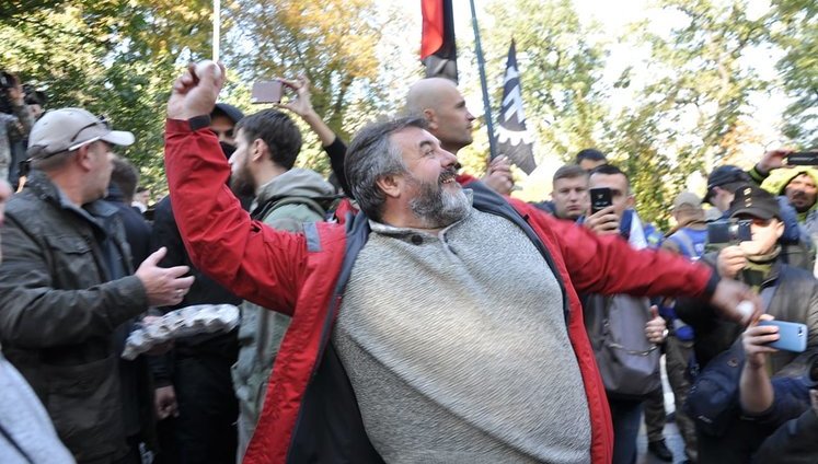 Националисты Коханивского закидали яйцами памятник советскому генералу Ватутину в Киеве. ФОТОрепортаж+ВИДЕО